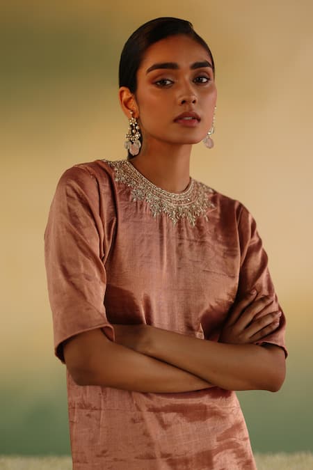 Buy Taisha Pink Silk Zari, Embroidery Round Neck Manjari Placement Work Kurta Online at Aza Fashions Buy_Taisha_Pink Silk Zari, Embroidery Round Neck Manjari Placement Work Kurta _Online_at_Aza_Fashions
