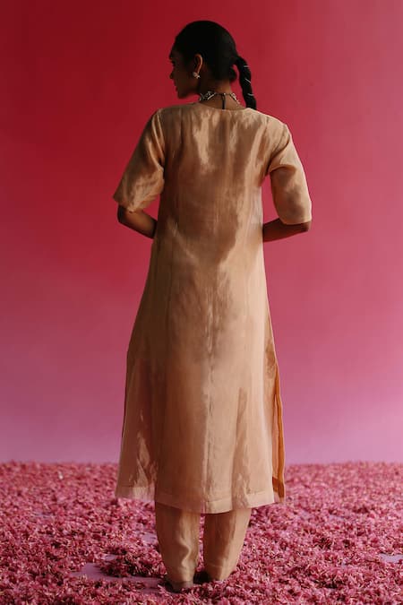 Shop Taisha Gold Silk, Tissue V-neck Sudha Pure Banarasi Kurta at Aza Fashions Shop_Taisha_Gold Silk, Tissue V-neck Sudha Pure Banarasi Kurta _at_Aza_Fashions