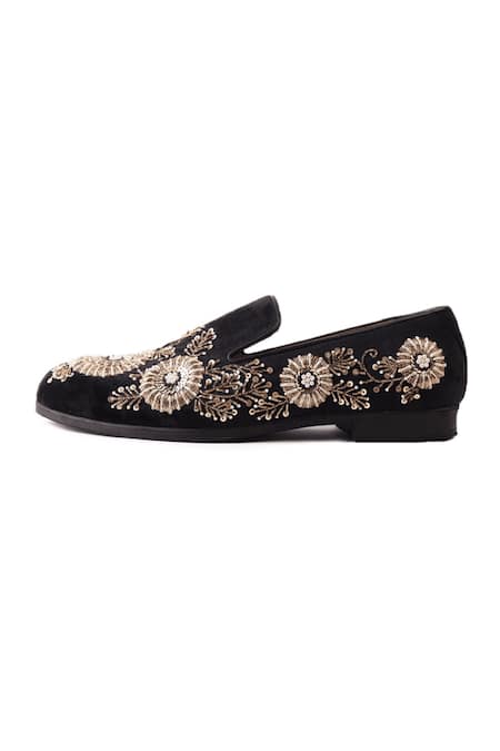 Zufr Black Durraab Velvet Embroidered Mojiris Online at Aza Fashions Zufr_Black Durraab Velvet Embroidered Mojiris_Online_at_Aza_Fashions