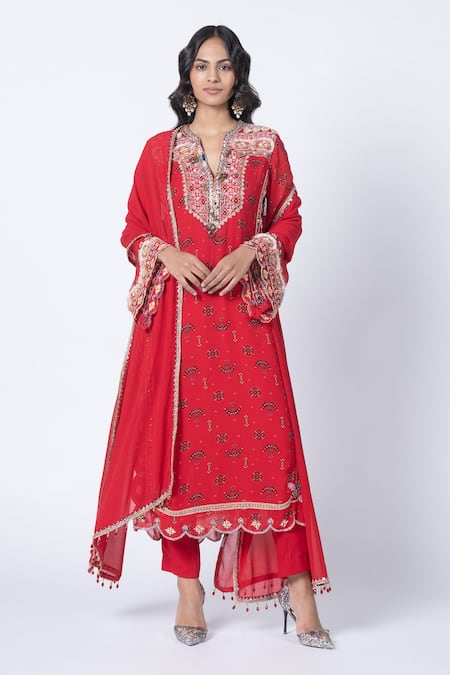 Kyross_Red Georgette Embroidery, Beads, Tassels Collared Kurta Set With Dupatta _at_Aza_Fashions