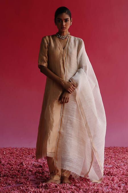 Taisha Gold Silk, Tissue V-neck Sudha Pure Banarasi Kurta at Aza Fashions Taisha_Gold Silk, Tissue V-neck Sudha Pure Banarasi Kurta _at_Aza_Fashions