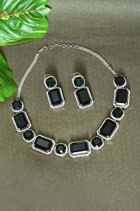 Shop_Vivinia By Vidhi Mehra_Green Diamonds, Stones Emerald Embellished Necklace Set _at_Aza_Fashions