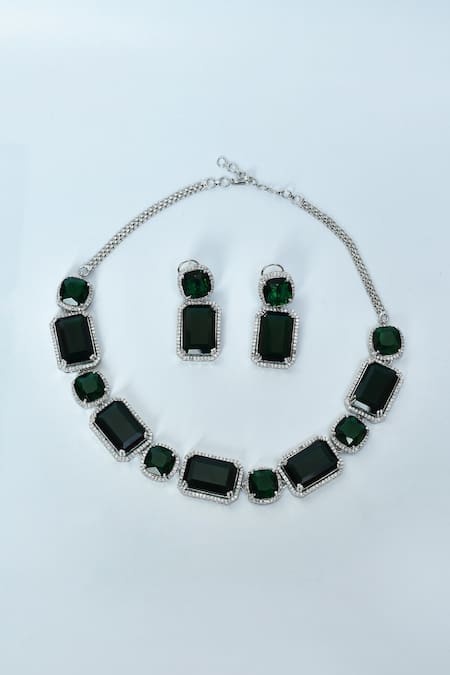 Buy_Vivinia By Vidhi Mehra_Green Diamonds, Stones Emerald Embellished Necklace Set _Online_at_Aza_Fashions