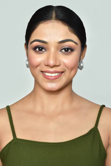 Shop_Vivinia By Vidhi Mehra_White Zari, Diamonds, Pearls Embellished Stud Earrings _Online_at_Aza_Fashions