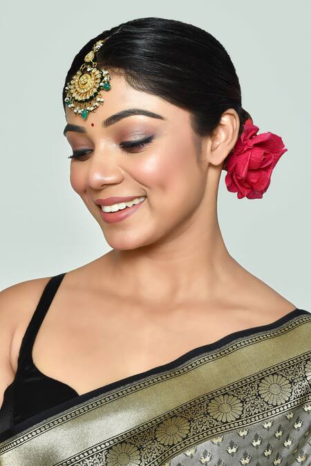 Buy_Vivinia By Vidhi Mehra_Green Navratna Stones Embellished Maangtikka _Online_at_Aza_Fashions