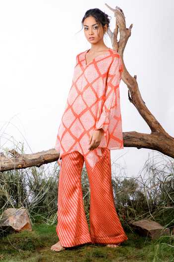 Buy_Omana By Ranjana Bothra_Orange Satin, Georgette, Crepe V-neck Flared Bandhani Print Top With Pant _Online_at_Aza_Fashions