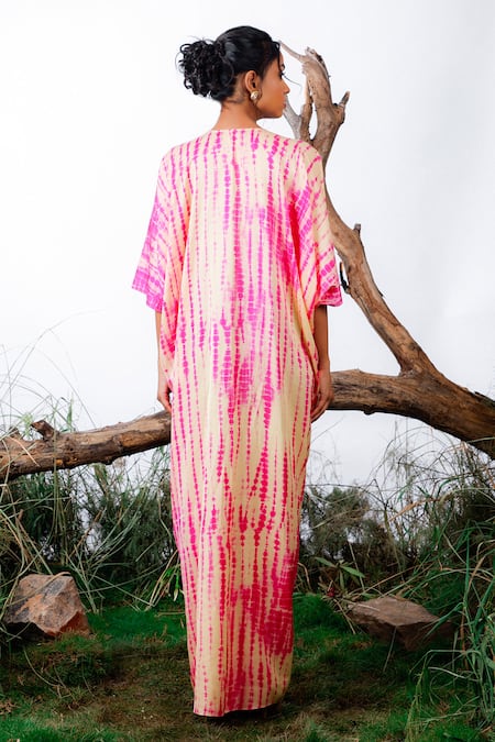 Shop Omana By Ranjana Bothra Pink Modal, Satin Beads, Sequins V-neck Shibori Pattern Kaftan at Aza Fashions Shop_Omana By Ranjana Bothra_Pink Modal, Satin Beads, Sequins V-neck Shibori Pattern Kaftan _at_Aza_Fashions