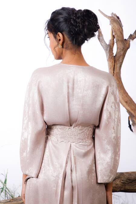 Omana By Ranjana Bothra_Pink Silk Embroidery V-neck Lisa Kaftan With Belt _at_Aza_Fashions