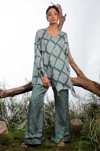 Omana By Ranjana Bothra_Green Satin, Georgette, Crepe Embroidery V-neck Bandhani Print Top With Pant _Online_at_Aza_Fashions