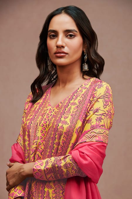 Shop Saundh Yellow Kurta Chennai Silk Print Floral V Neck Pitaya Palazzo Set Online at Aza Fashions Shop_Saundh_Yellow Kurta Chennai Silk Print Floral V Neck Pitaya Palazzo Set _Online_at_Aza_Fashions