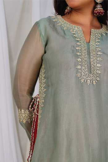 Kyra By Bhavna_Green Organza, Chanderi Tassels, Embroidery Split V-neck Gota Hand Kurta Set _Online_at_Aza_Fashions
