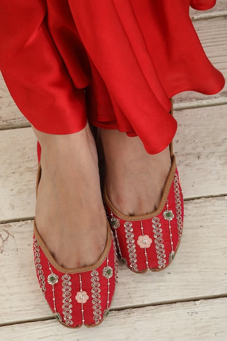 Shilpsutra Blossom Threadwork Juttis 