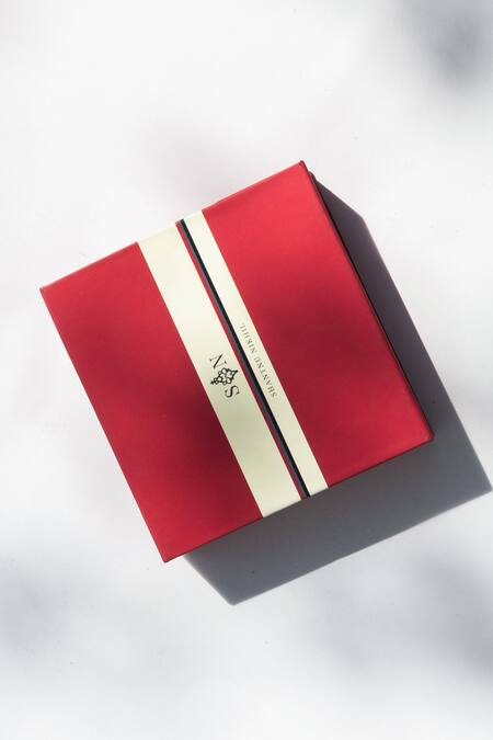 S&N By Shantnu Nikhil Black Metallic Thread, Chains Crest Carved Work Brooch Online at Aza Fashions S&N By Shantnu Nikhil_Black Metallic Thread, Chains Crest Carved Work Brooch_Online_at_Aza_Fashions