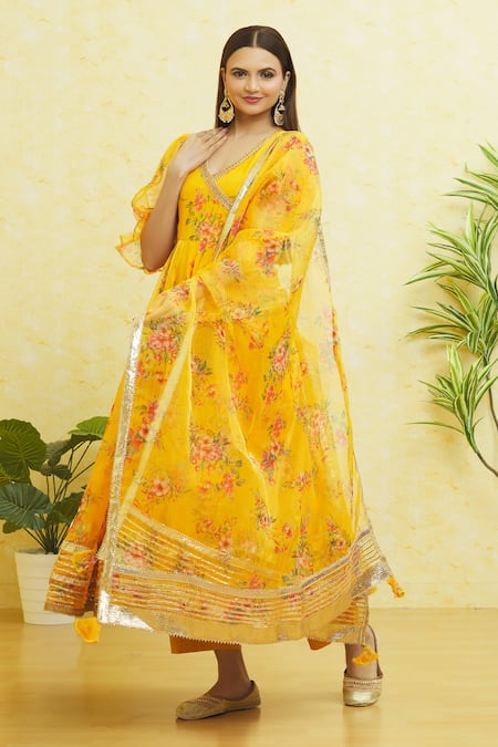 Samyukta Singhania_Yellow Organza Embroidery, Gota Patti V-neck Floral Print Anarkali Set _at_Aza_Fashions