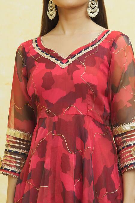 Buy_Samyukta Singhania_Red Organza Gota Patti Split V-neck Abstract Print Anarkali Set _Online_at_Aza_Fashions