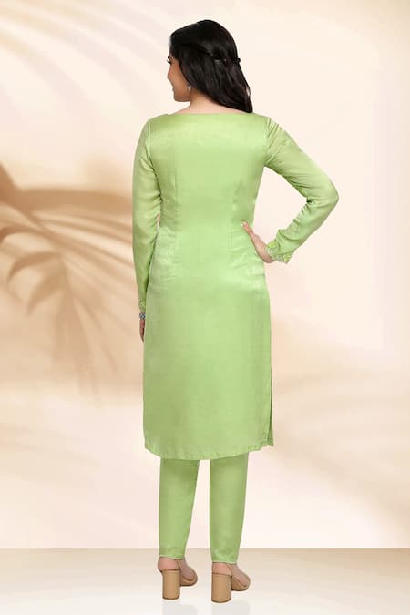 Sanjana Thakur Floral Embroidered Kurta Set 