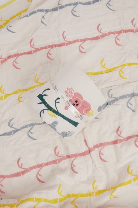 Shop_Masaya_Yellow 2 Layers Of Pure And Unbleached Sheet Koala Quilt