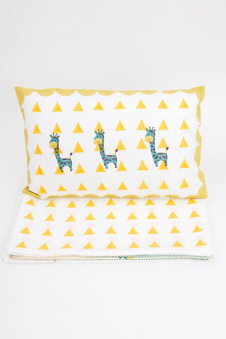Masaya Yellow Hypoallergenic Cotton Hand My Best Friend Gira The Bedsheet Set Online at Aza Fashions Masaya_Yellow Hypoallergenic Cotton Hand My Best Friend Gira The Bedsheet Set_Online_at_Aza_Fashions