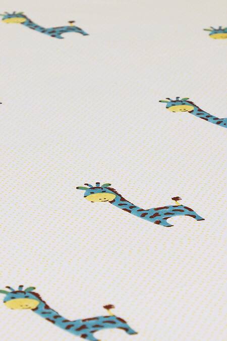 Buy_Masaya_Green Hypoallergenic Cotton Hand My Best Friend Gira The Bedsheet Set_Online_at_Aza_Fashions