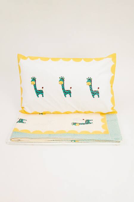 Shop_Masaya_Green Hypoallergenic Cotton Hand My Best Friend Gira The Bedsheet Set