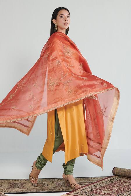 Neelu Sethi_Yellow Kurta Cotton Silk Hand Embroidered Zari Round Neck And Sequin Set_Online_at_Aza_Fashions