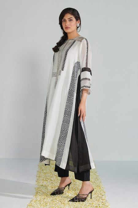 Neelu Sethi White , Silk, Satin Embroidery Geometric Block Print Kurta Set Online at Aza Fashions Neelu Sethi_White , Silk, Satin Embroidery Geometric Block Print Kurta Set_Online_at_Aza_Fashions
