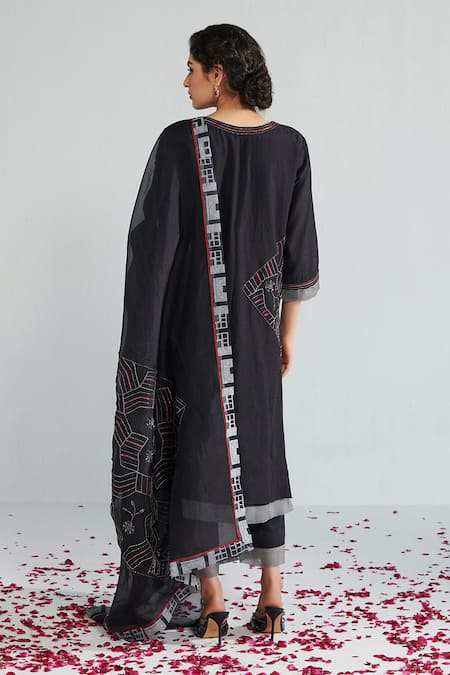 Shop Neelu Sethi Black Cotton Silk Embroidered Cut Dana Notched Round Neck Kurta Pant Set at Aza Fashions Shop_Neelu Sethi_Black Cotton Silk Embroidered Cut Dana Notched Round Neck Kurta Pant Set_at_Aza_Fashions