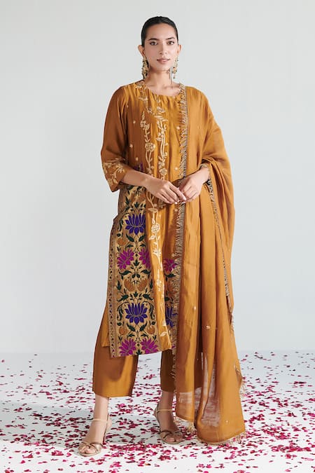 Neelu Sethi Handloom Chanderi Panelled Kurta Set 