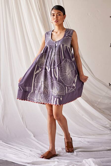 Buy Kharakapas Grey Cotton Round Neck Riptide Printed Dress Online at Aza Fashions Buy_Kharakapas_Grey Cotton Round Neck Riptide Printed Dress _Online_at_Aza_Fashions