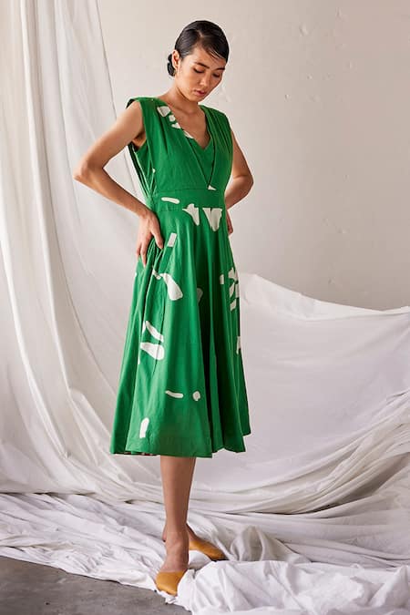 Kharakapas Green Cotton V-neck Chirping Birds Printed Dress Online at Aza Fashions Kharakapas_Green Cotton V-neck Chirping Birds Printed Dress _Online_at_Aza_Fashions