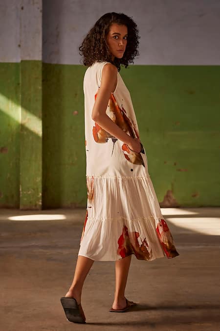 Shop Kharakapas Off White Cotton V-neck Shikanji Art Print Dress at Aza Fashions Shop_Kharakapas_Off White Cotton V-neck Shikanji Art Print Dress _at_Aza_Fashions