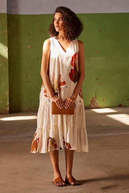 Kharakapas Off White Cotton V-neck Shikanji Art Print Dress Online at Aza Fashions Kharakapas_Off White Cotton V-neck Shikanji Art Print Dress _Online_at_Aza_Fashions