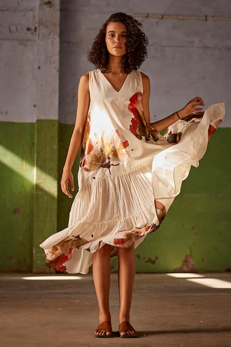 Kharakapas Off White Cotton V-neck Shikanji Art Print Dress at Aza Fashions Kharakapas_Off White Cotton V-neck Shikanji Art Print Dress _at_Aza_Fashions