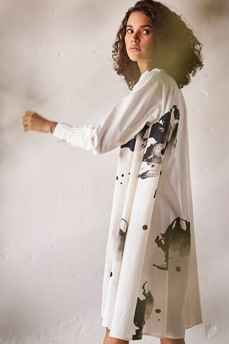 Kharakapas_White Poplin Mandarin Collar Abstract Print Dress _at_Aza_Fashions