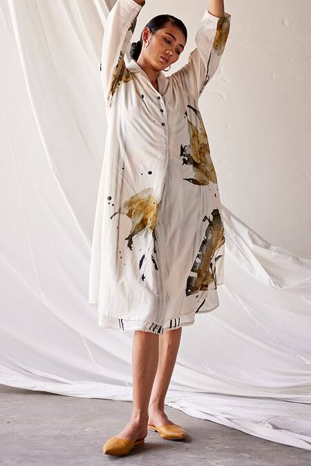 Kharakapas_Off White Cotton Collared Hydrangeas Art Print Dress _Online_at_Aza_Fashions