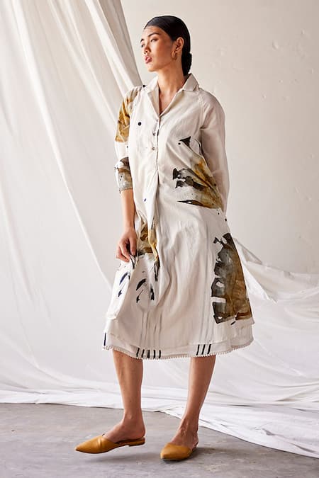 Kharakapas_Off White Cotton Collared Hydrangeas Art Print Dress _at_Aza_Fashions