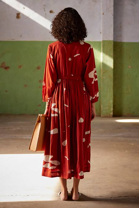 Shop_Kharakapas_Red Cotton Collared Golden Hour Lino Print Dress _at_Aza_Fashions