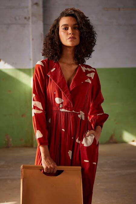Kharakapas_Red Cotton Collared Golden Hour Lino Print Dress _at_Aza_Fashions