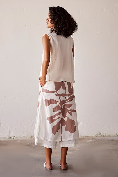 Shop_Kharakapas_Off White Cotton Butterscotch Floral Lino Print Skort _at_Aza_Fashions