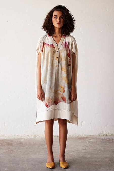 Kharakapas_Off White Cotton, Muslin Embroidery V-neck Sea Shells Art Print Dress _Online_at_Aza_Fashions