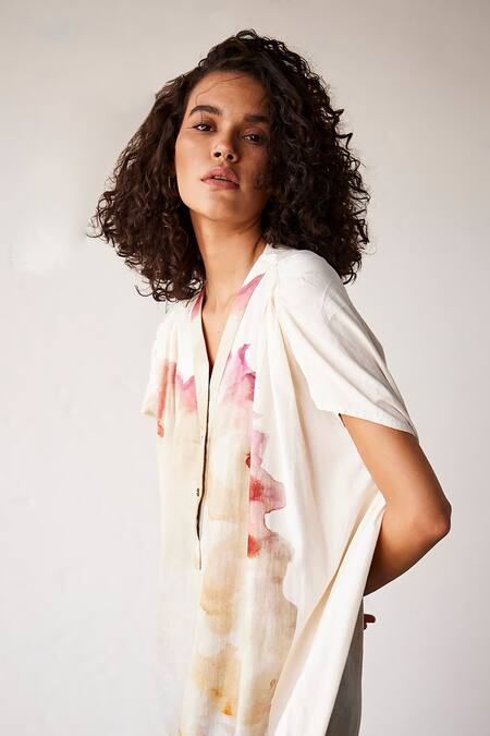 Kharakapas_Off White Cotton, Muslin Embroidery V-neck Sea Shells Art Print Dress _at_Aza_Fashions