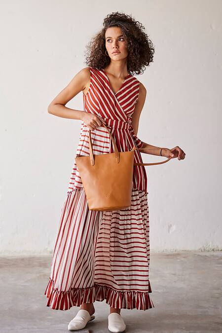 Kharakapas_Red Cotton V-neck Pool Party Printed Tiered Dress _Online_at_Aza_Fashions