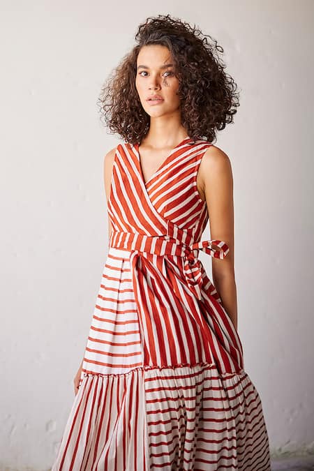 Kharakapas_Red Cotton V-neck Pool Party Printed Tiered Dress _at_Aza_Fashions
