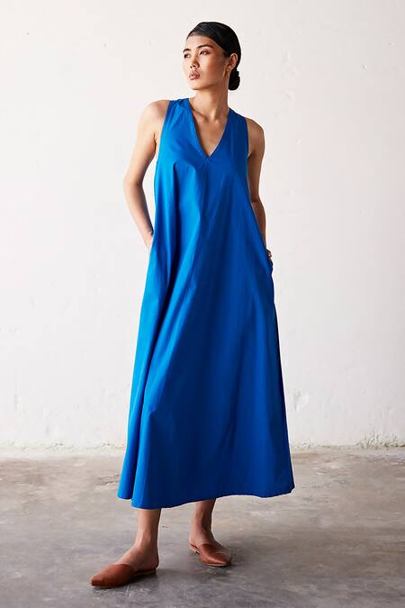 Kharakapas_Blue Poplin V-neck Clear Skies V Dress _Online_at_Aza_Fashions