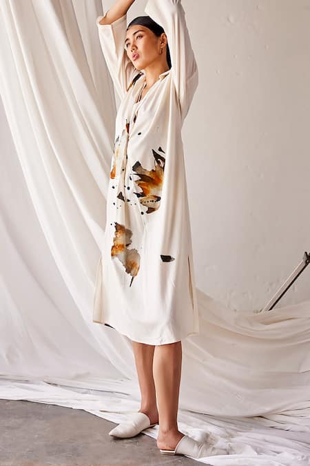 Kharakapas_Off White Cotton Collared Summer Splash Art Print Dress _at_Aza_Fashions