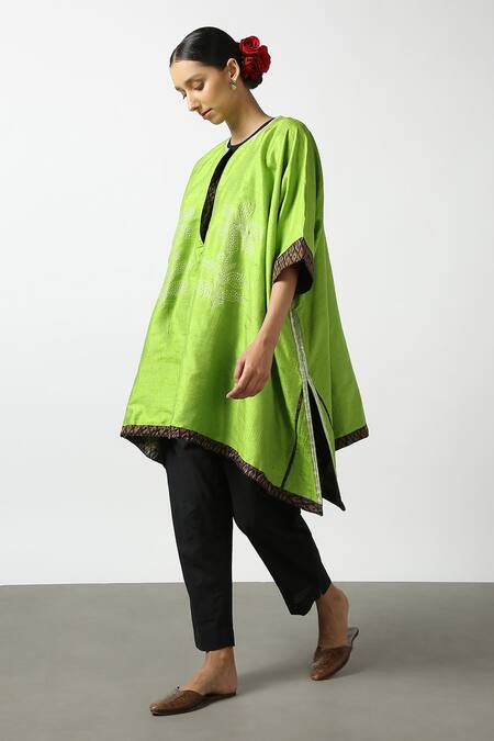 Buy Latha Puttanna Green Raw Silk Hand Embroidered And Printed Resham Work & Asymmetric Phiran Tunic Online at Aza Fashions Buy_Latha Puttanna_Green Raw Silk Hand Embroidered And Printed Resham Work & Asymmetric Phiran Tunic _Online_at_Aza_Fashions