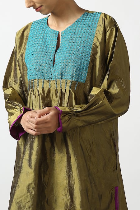 Buy Latha Puttanna Green Two Tone Silk Hand Embroidered Thread And Bead Dual Short Phiran Tunic Online at Aza Fashions Buy_Latha Puttanna_Green Two Tone Silk Hand Embroidered Thread And Bead Dual Short Phiran Tunic _Online_at_Aza_Fashions