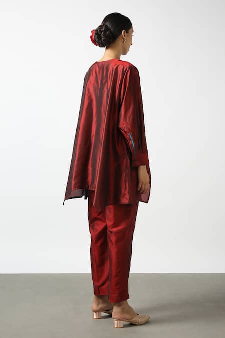 Shop Latha Puttanna Maroon Two Tone Silk Hand Embroidered Thread Work Dual Asymmetric Phiran Tunic at Aza Fashions Shop_Latha Puttanna_Maroon Two Tone Silk Hand Embroidered Thread Work Dual Asymmetric Phiran Tunic _at_Aza_Fashions