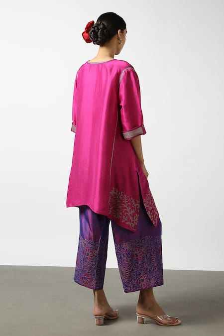 Shop LATHA PUTTANNA Pink Slub Silk Embroidery Zari Thread Notched Tunic at Aza Fashions Shop_LATHA PUTTANNA_Pink Slub Silk Embroidery Zari Thread Notched Tunic _at_Aza_Fashions