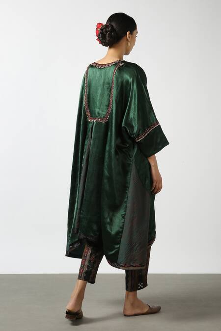 Shop LATHA PUTTANNA Green Modal Silk Embroidered Ikat Round Long Jacket at Aza Fashions Shop_LATHA PUTTANNA_Green Modal Silk Embroidered Ikat Round Long Jacket _at_Aza_Fashions